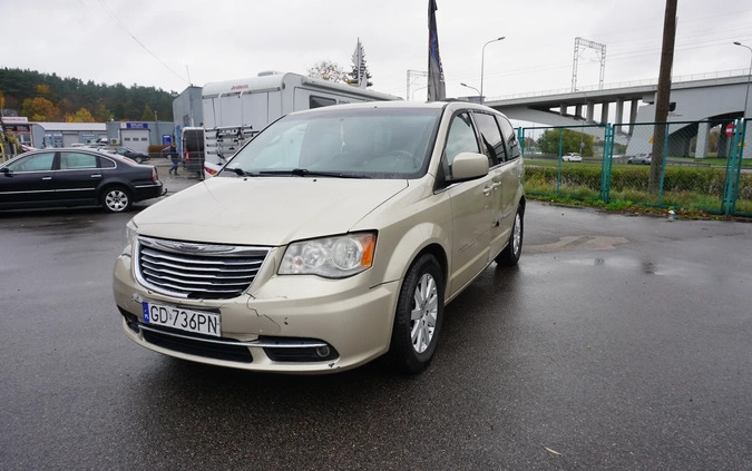 Chrysler Town &amp; Country cena 26990 przebieg: 247000, rok produkcji 2014 z Gdańsk małe 121